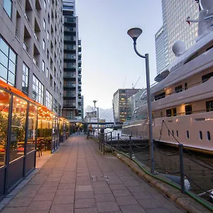 Canary Wharf - Corporate Riverside Apartment